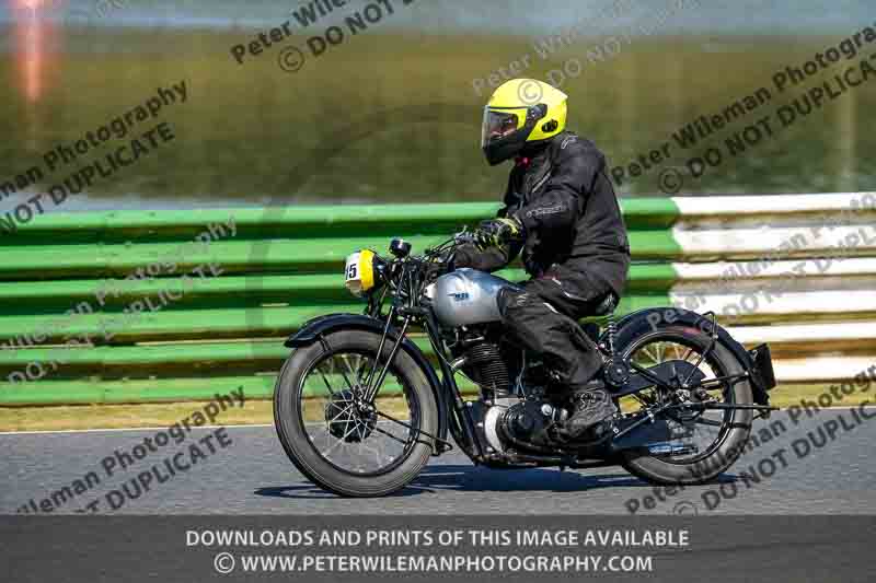 Vintage motorcycle club;eventdigitalimages;mallory park;mallory park trackday photographs;no limits trackdays;peter wileman photography;trackday digital images;trackday photos;vmcc festival 1000 bikes photographs